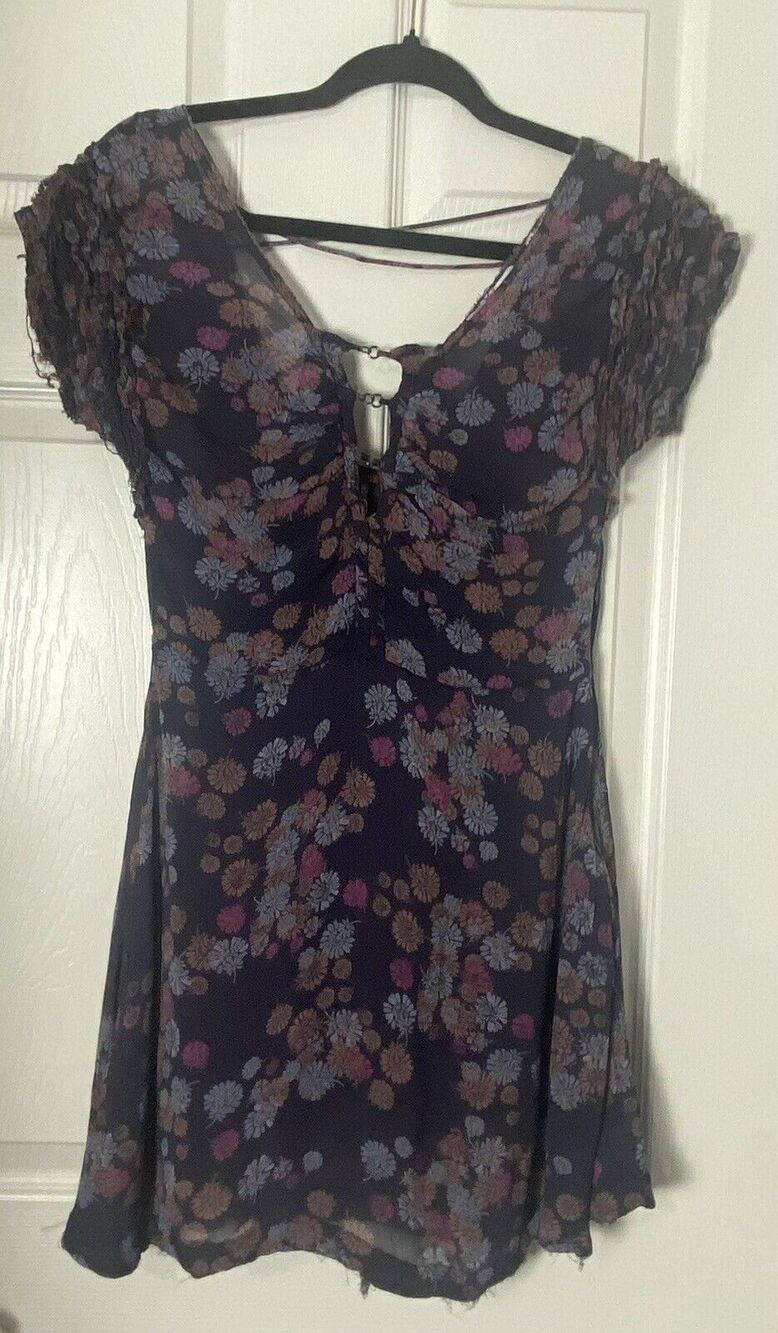 FREE PEOPLE Women’s Top Navy Blue Floral Distressed Short Sleeve Size 4 Flawed